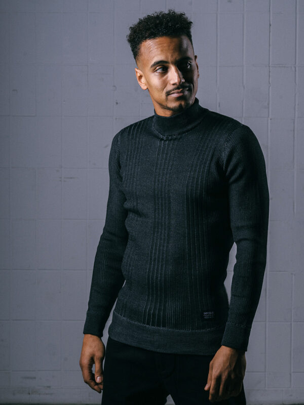 Serious Mockneck | Black