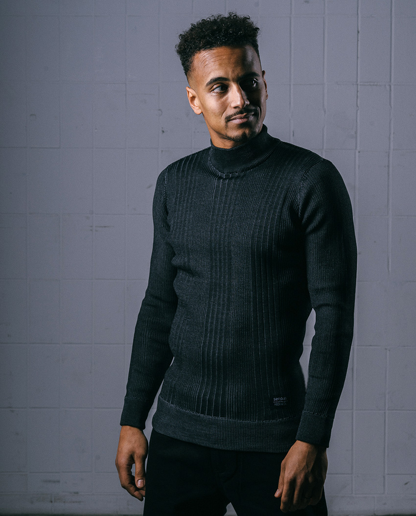 Serious Mockneck | Black